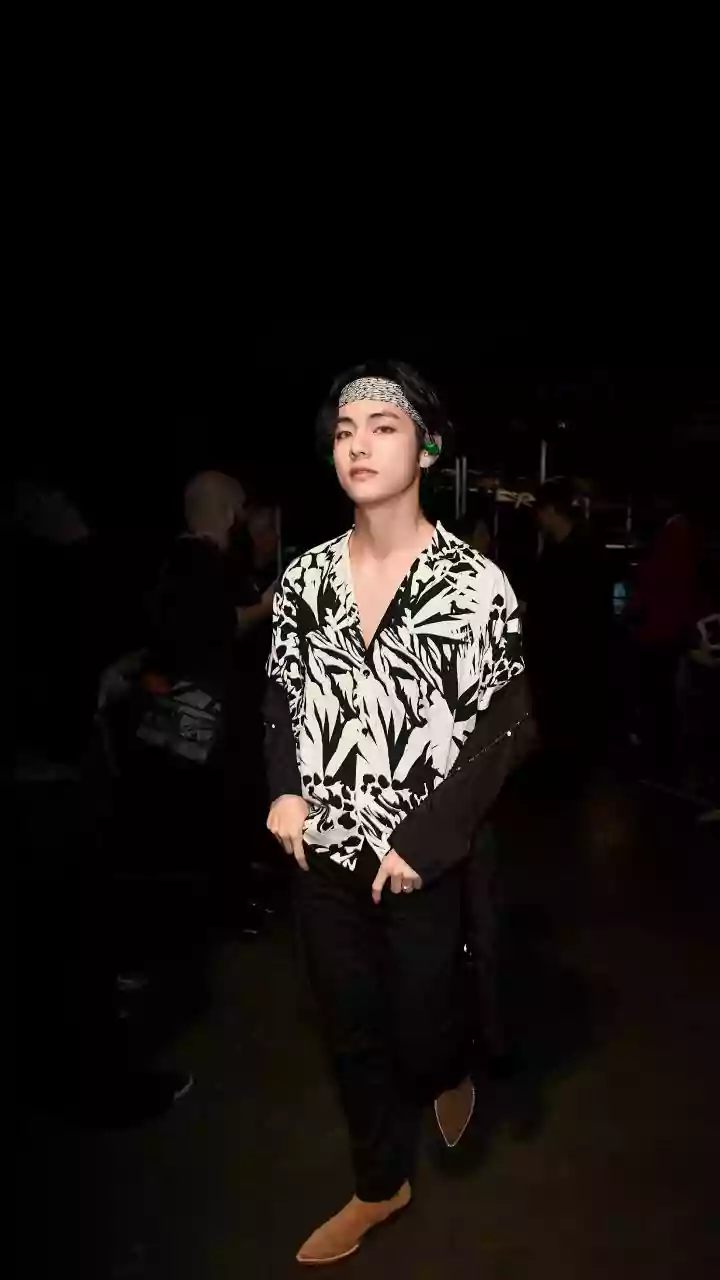 BTS’ V Flaunts His Toned Body In New Pics, Fans Calls Him ‘Living Piece Of Art’