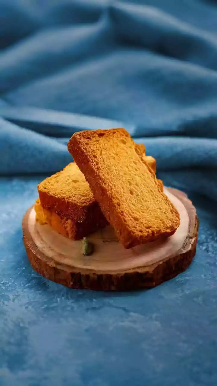 What makes rusk a popular Indian breakfast favorite?