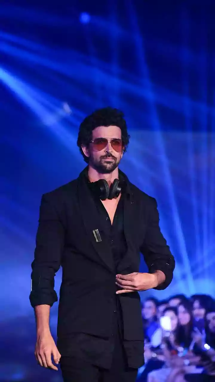 Hrithik Roshan And Sons Set Dance Floor On Fire At Cousin Eshaan’s Wedding Reception – Watch