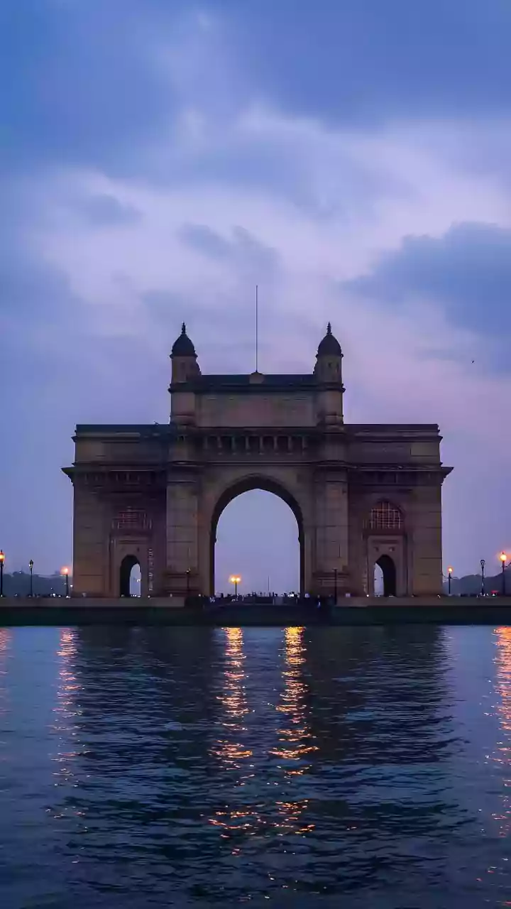 'Takeshi's Castle - Mumbai Edition': Netizens In Splits As Viral Video Shows Commuters 'Trekking' On Debris Of Elphinstone Bridge In Prabhadevi