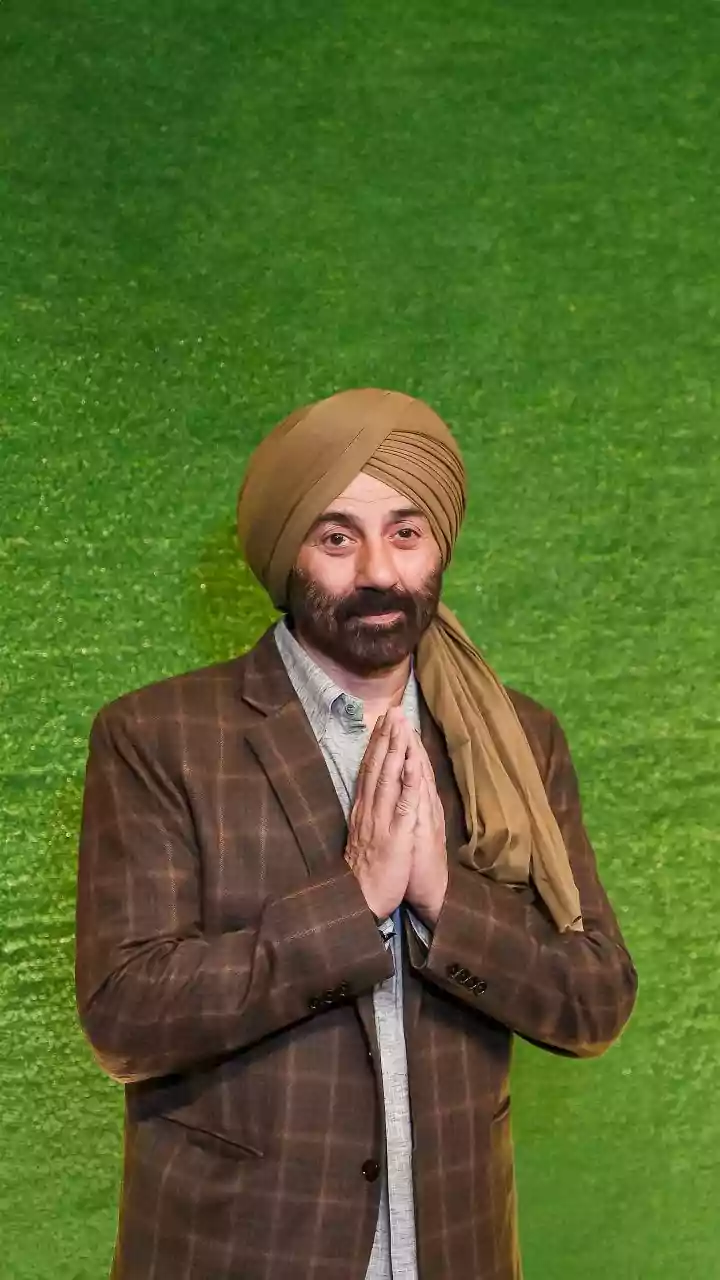 Sunny Deol Makes FIRST Public Appearance At Border 2 Teaser Launch In Mumbai Days After Dharmendra's Death—VIDEO