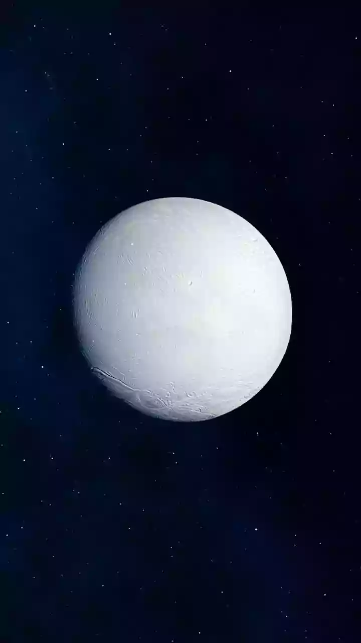 Cosmic rays might be making building blocks of life on Enceladus