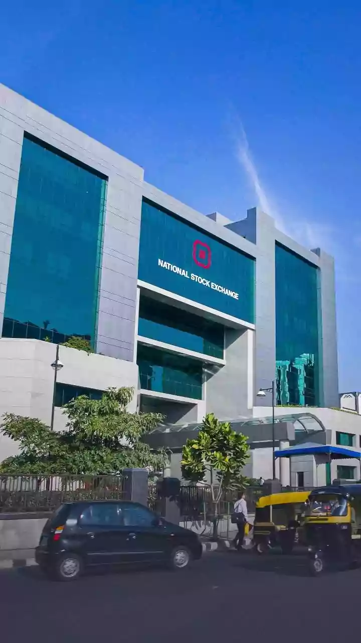 Indian Oil stock trades ex-dividend today; BUY, SELL or HOLD?