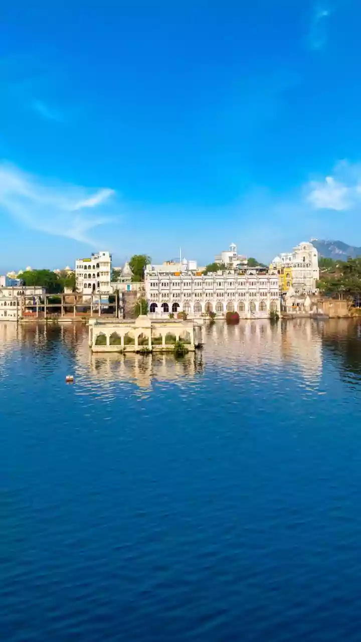 Udaipur's Culinary Gems: 9 Must-Try Street Foods