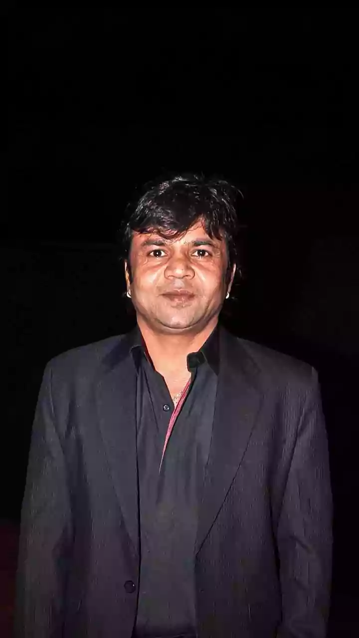 ‘Mere paas paise nahi hai’: Rajpal Yadav breaks down before surrendering in cheque bounce case
