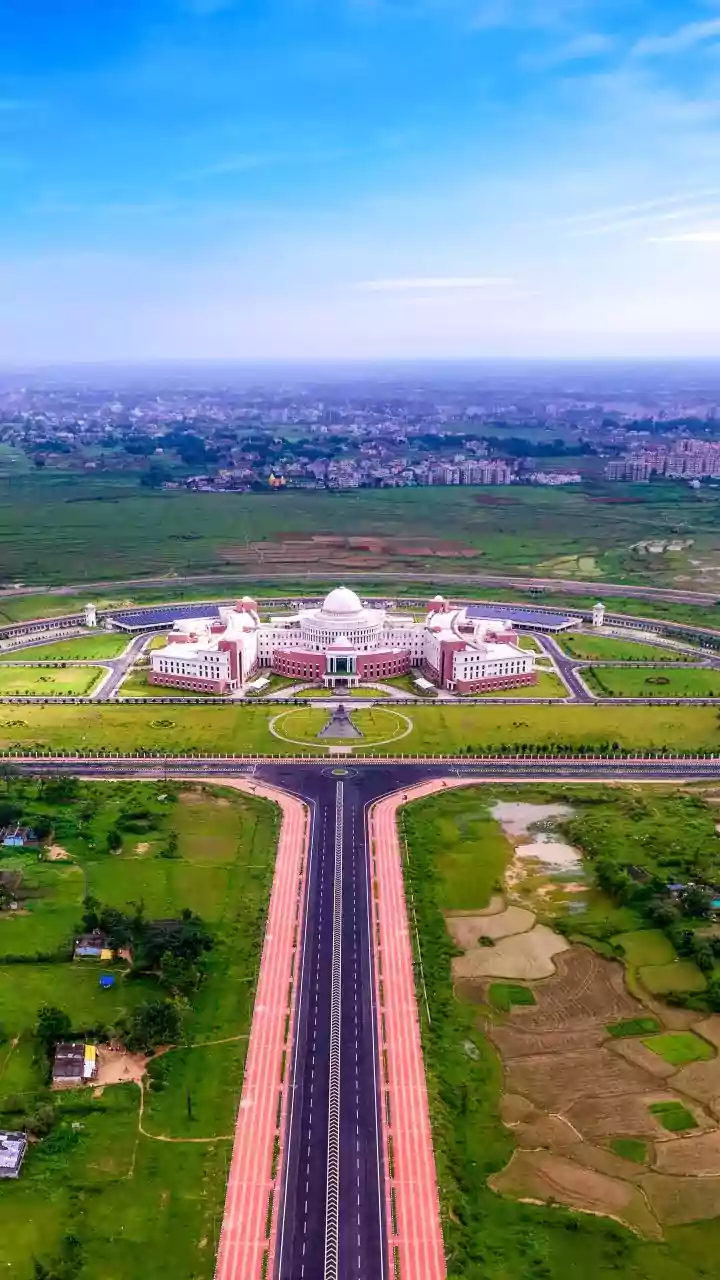 Modi launches ₹830cr projects, flags off new trains in West Bengal