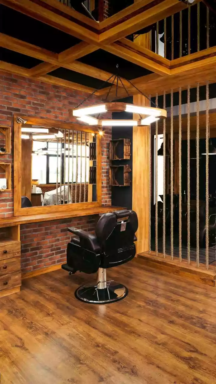 Celebrity Hairstylist's Luxurious Cuts: Star Secrets!