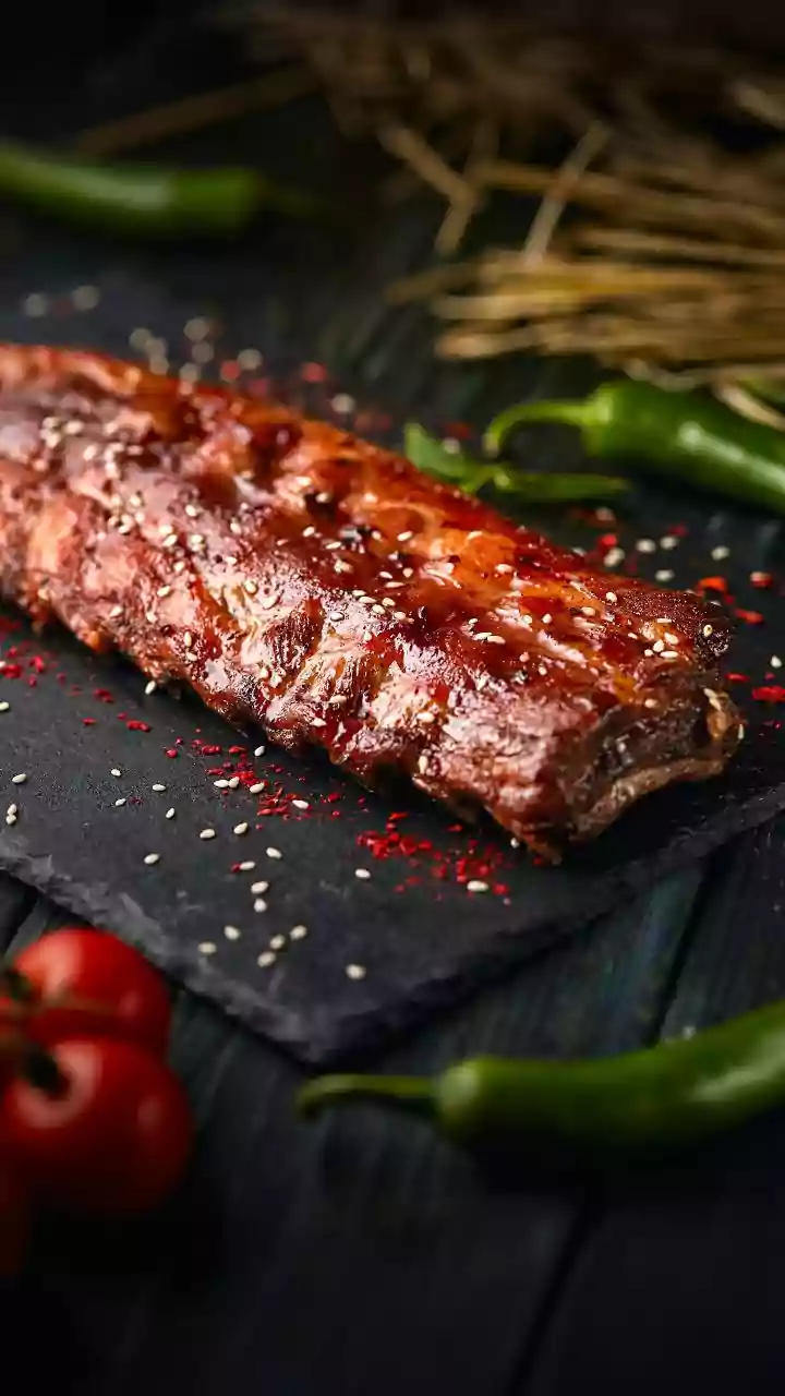 Costelinha ao Barbecue Suculenta com Salada de Batata Cremosa: Receita Fácil