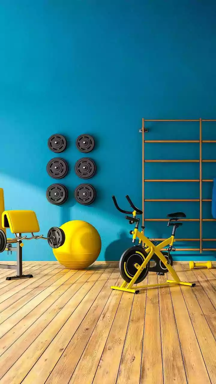 Build Endurance Safely: Why Urban Gyms Recommend Zone 2 Rowing Over HIIT Circuit Training