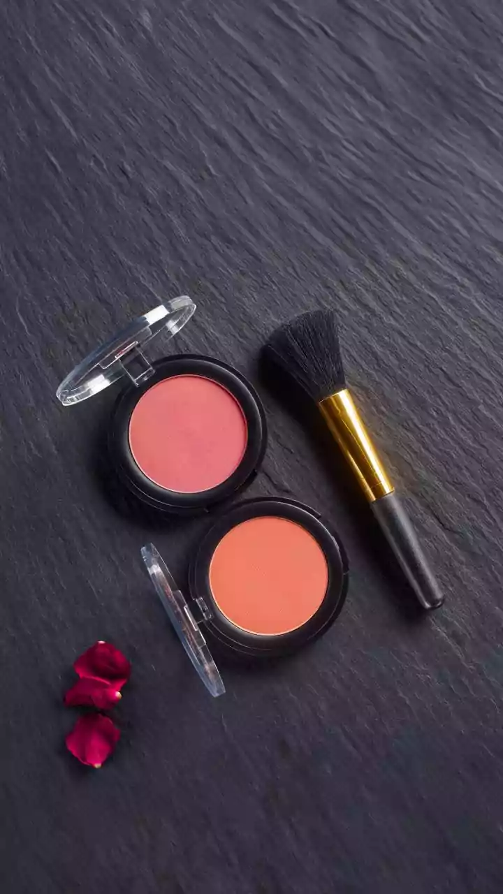 Blush na pele madura: onde aplicar para valorizar os traços do rosto?
