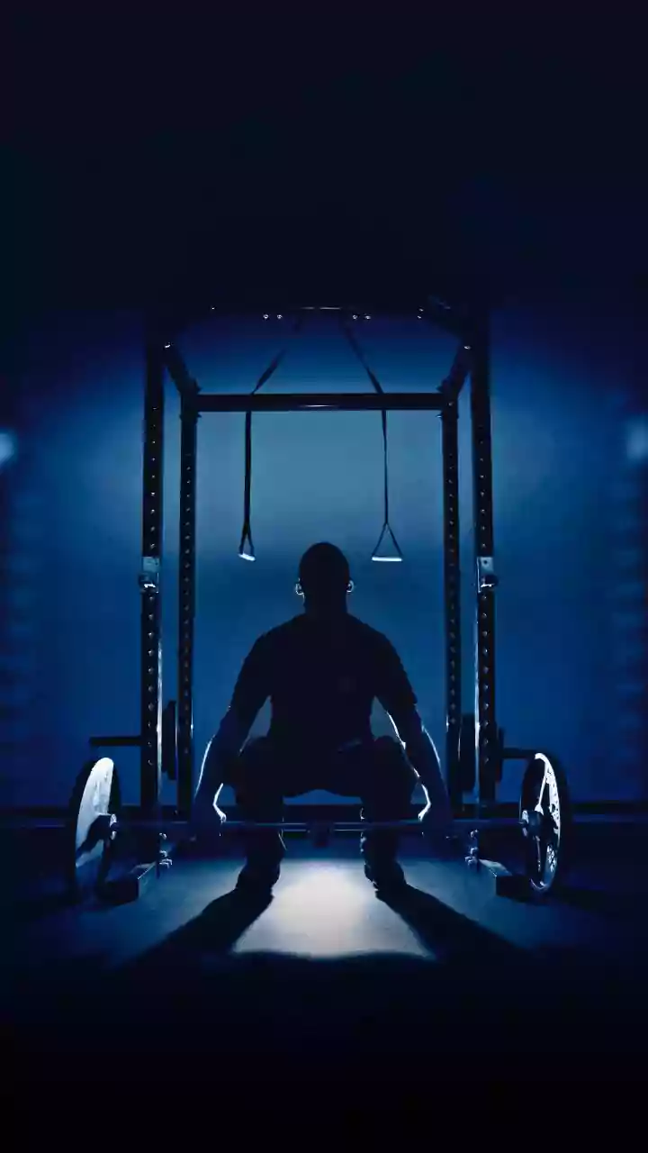 Pegada no agachamento livre com barra: veja dicas para fazer o exercício