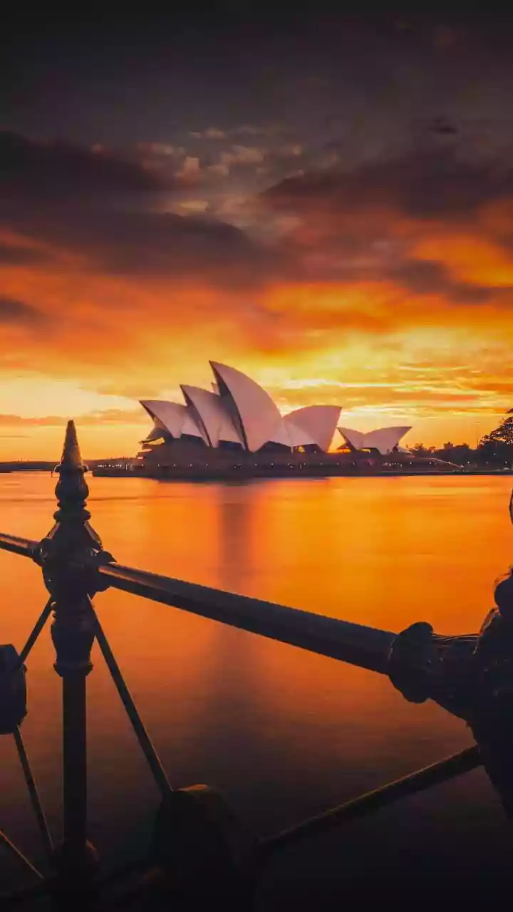 9 die in Sydney shooting; police killed 1 gunman, another arrested