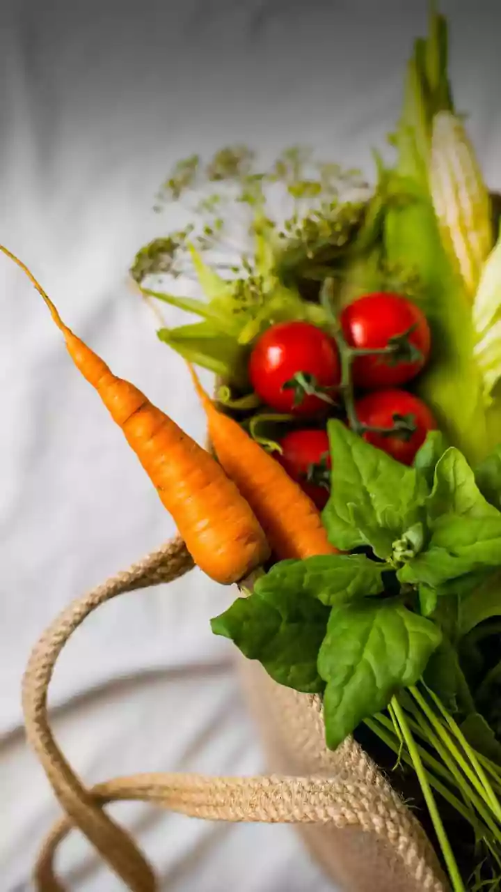 Carrots v/s spinach: Which is healthier?
