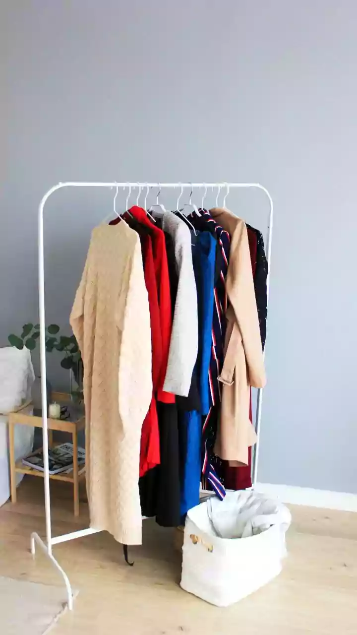 Master The 10-Piece Capsule Wardrobe Rule For 5-Day Trips In Changing Climates