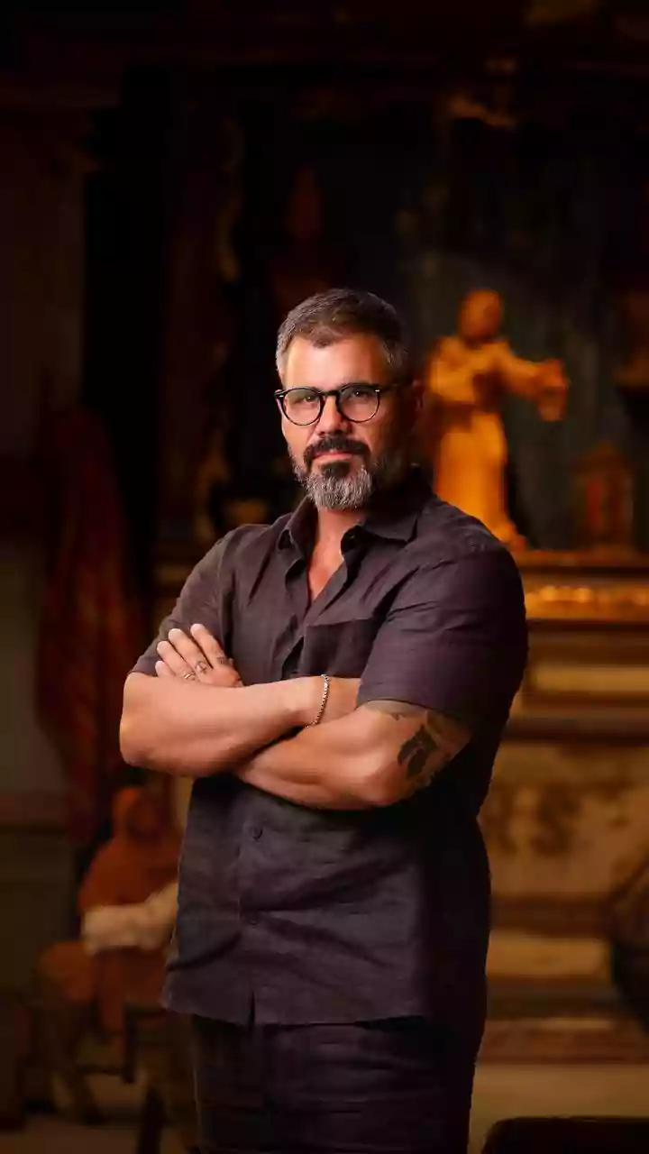 Evento de Juliano Cazarré para 'fortalecer homens' tem ingressos a mais de R$ 5 mil