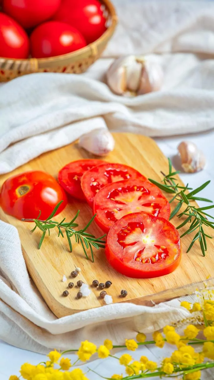 Garlic and tomatoes are the perfect flavor combo!