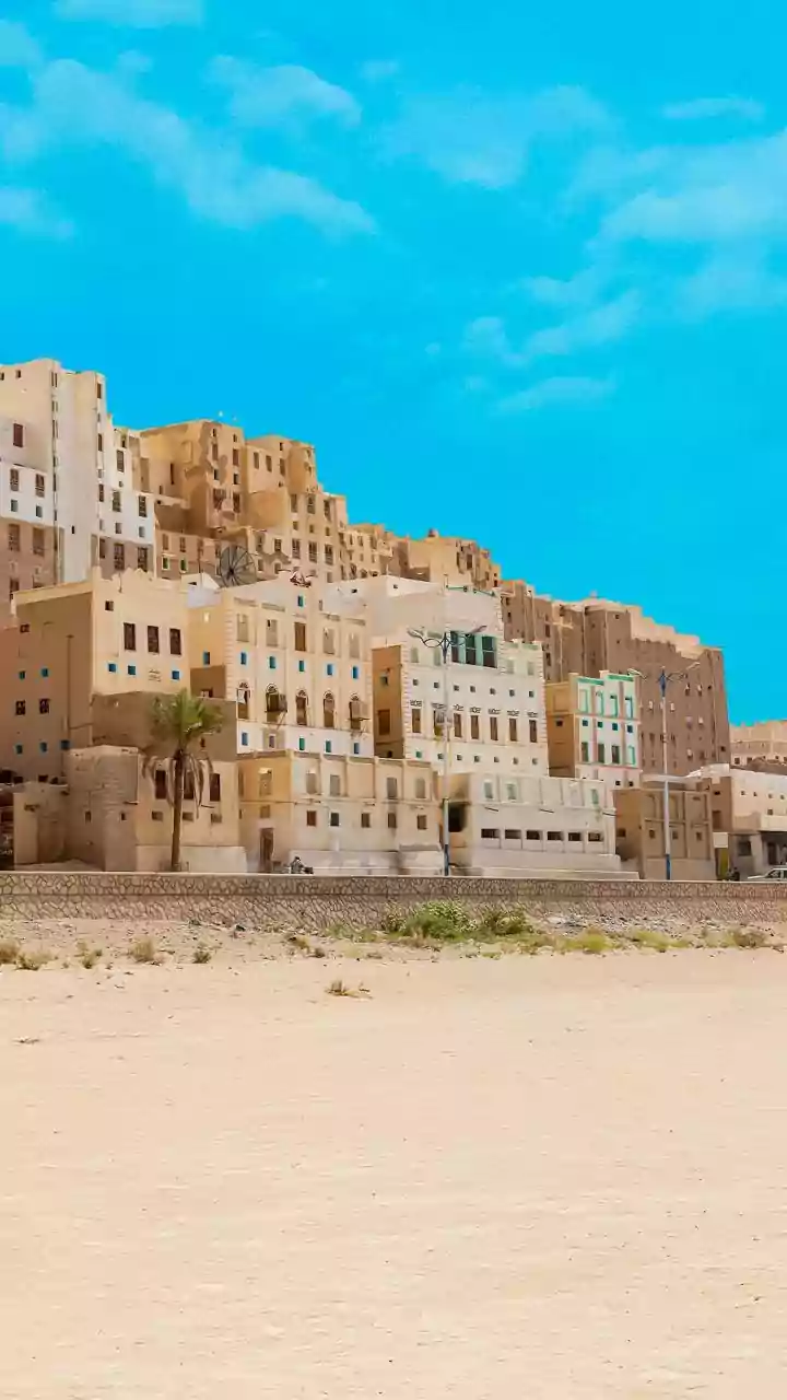 Saudi-led coalition launches air strike at Yemen’s Mukalla port over alleged arms delivery