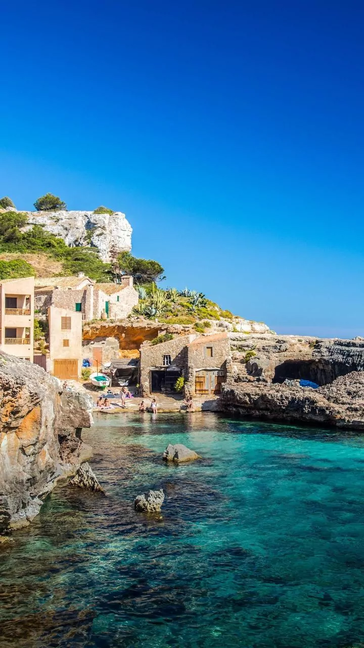 Spain's Sunny Shores: Find Your Perfect Holiday Escape!