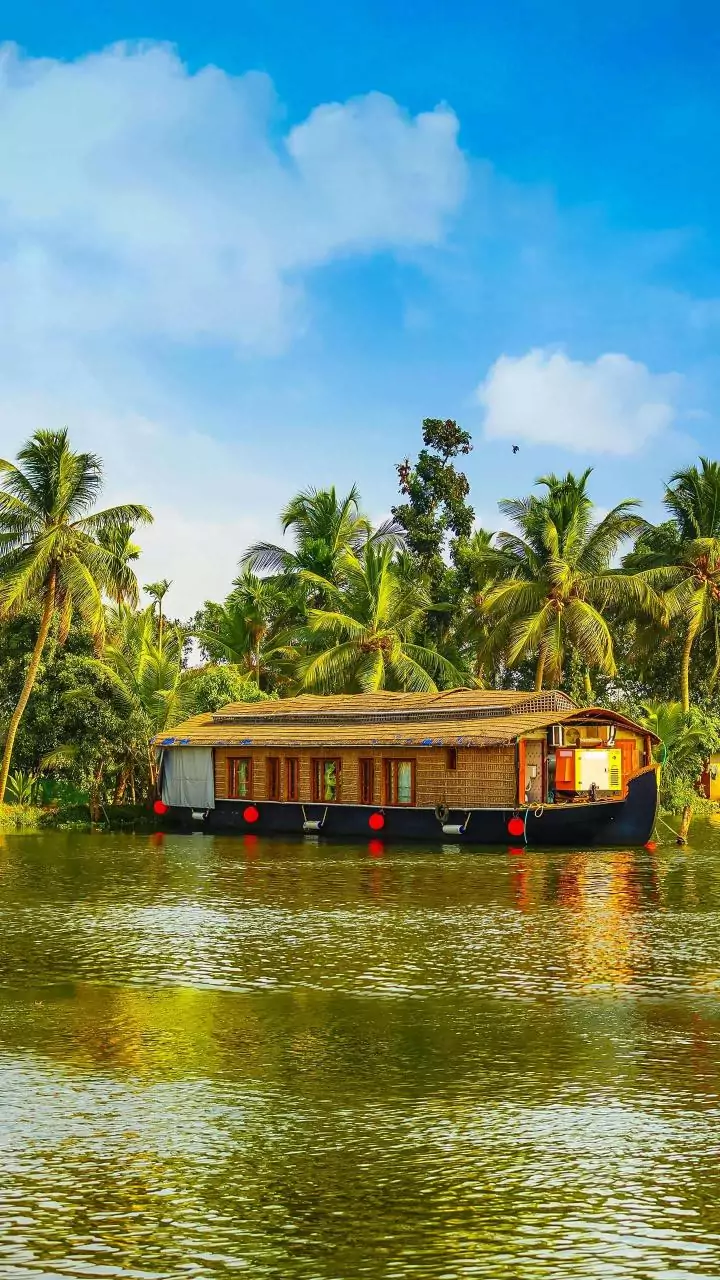 Kerala Ministers meet Guv to discuss technical varsity VC appointments