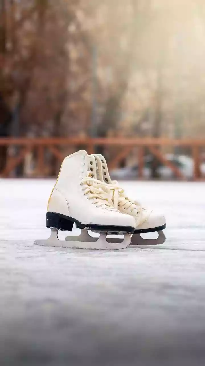 Como se coloca o gelo da pista de patinação artística?