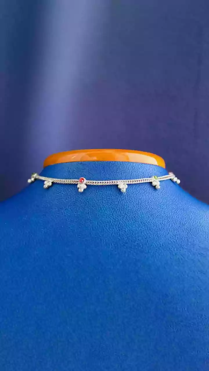 Effortless Summer Elegance: 5 Chic Ways to Style Your Choker