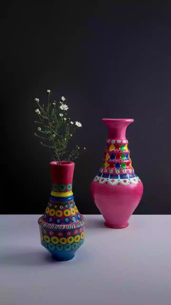 How Traditional Lippan Kam Craft Brings Kutchi Mud-And-Mirror Designs To Urban Apartment Homes