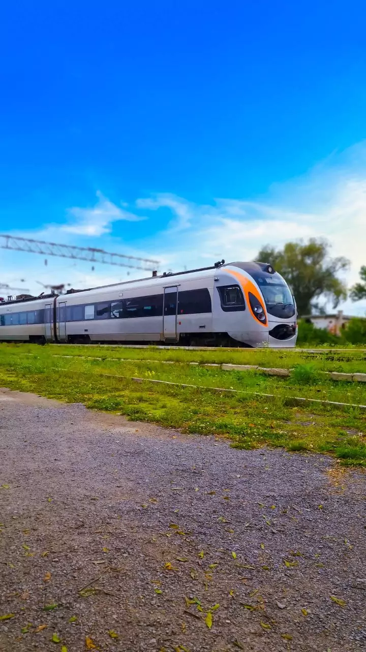 PM Modi flags off India's 1st Vande Bharat sleeper train