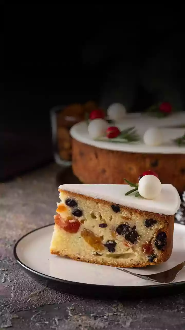 Easy vegan plum cake recipe for your festive Christmas table