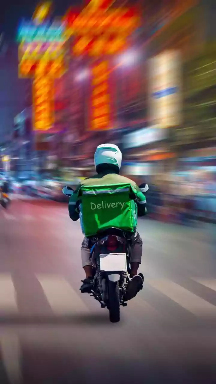 Clever or Exploitative? Woman's Unusual Food Delivery Request Sparks Debate