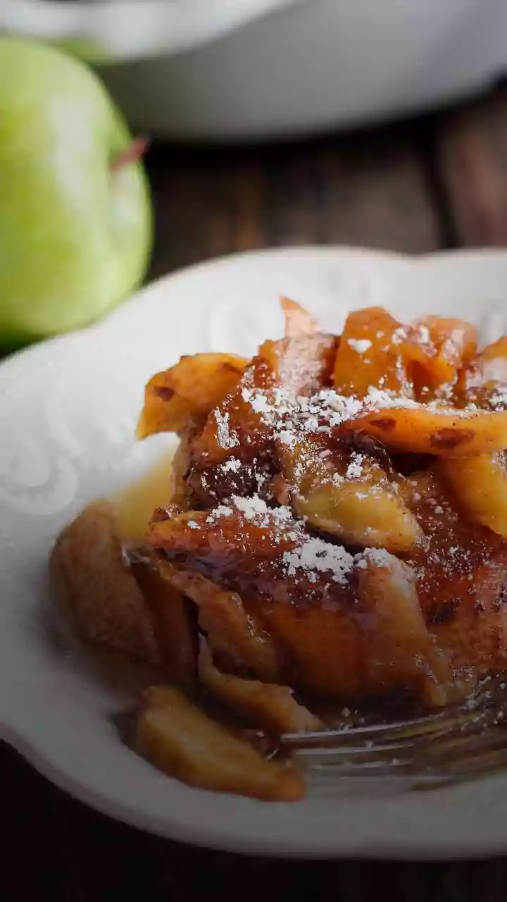 Maçã caramelizada na frigideira: sobremesa rápida e irresistível em minutos