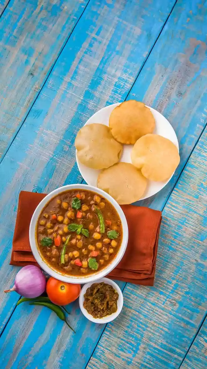 Unexpected Indian Feast: Passenger's Delight with Halwa Puri Channa on an International Air Route