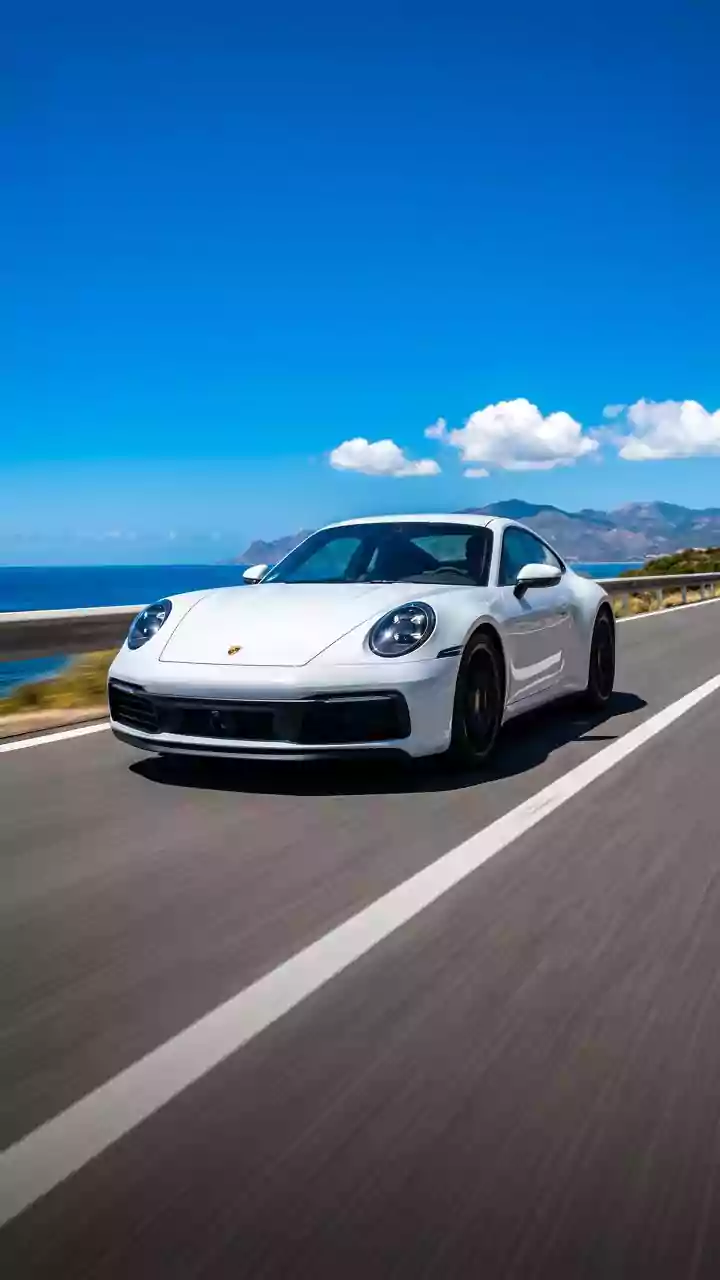 Porsche anuncia estratégia para vender menos carros, subir preços em 20% e focar no luxo