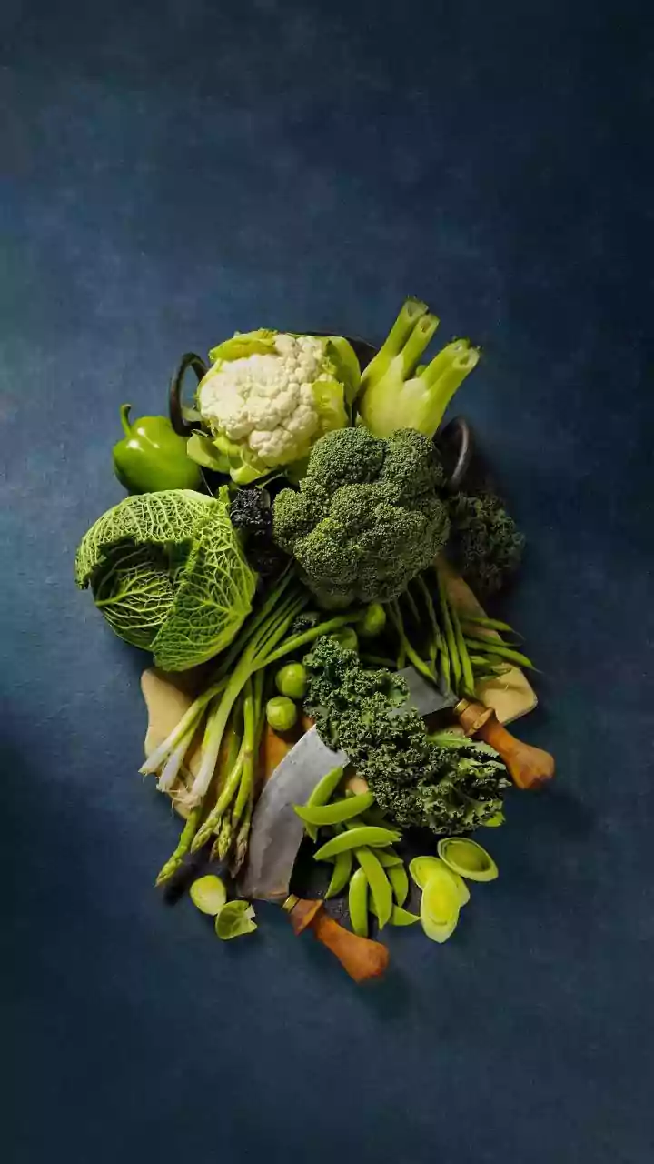 Vegetable Swaps Can Preserve Meal Variety without Ignoring Cost