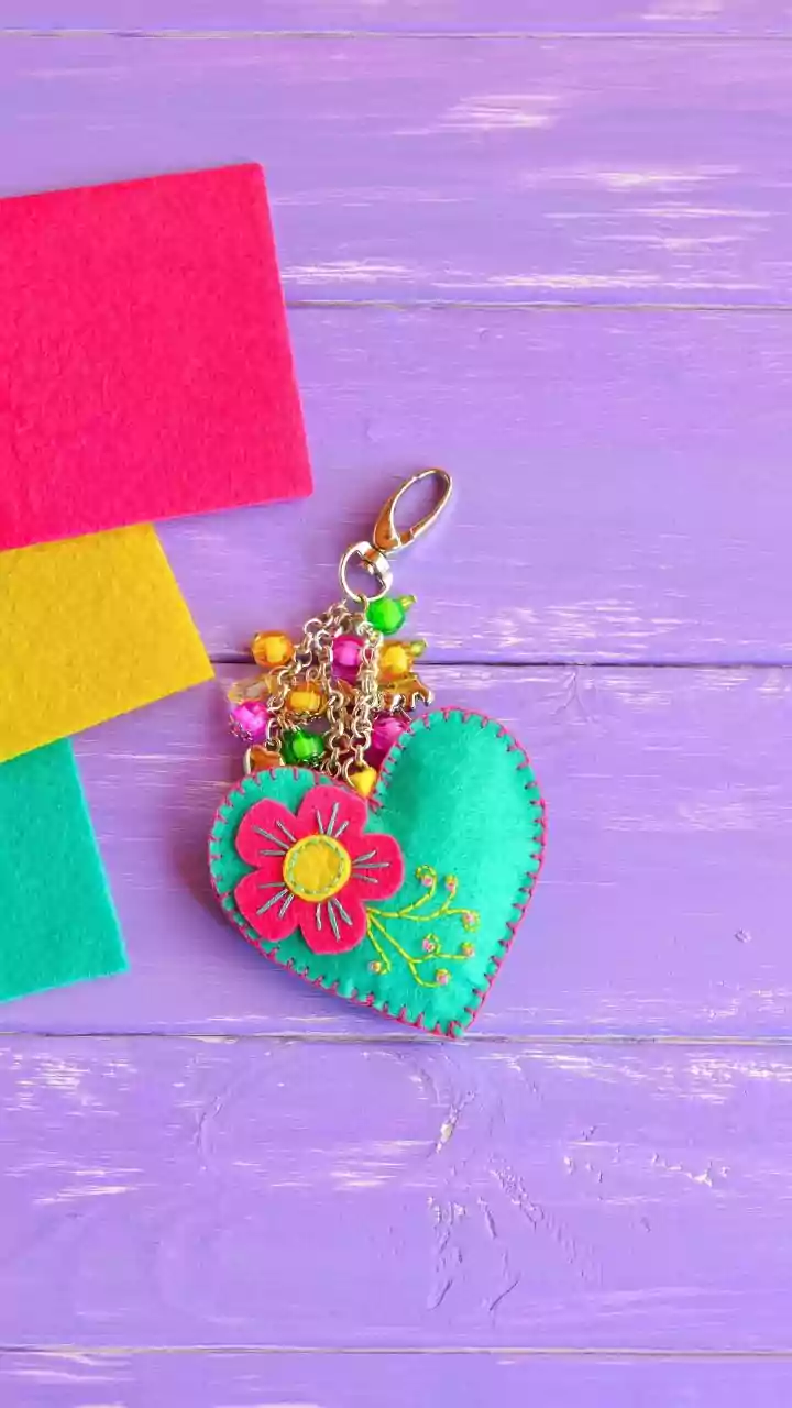 DIY: How to make cork keychains