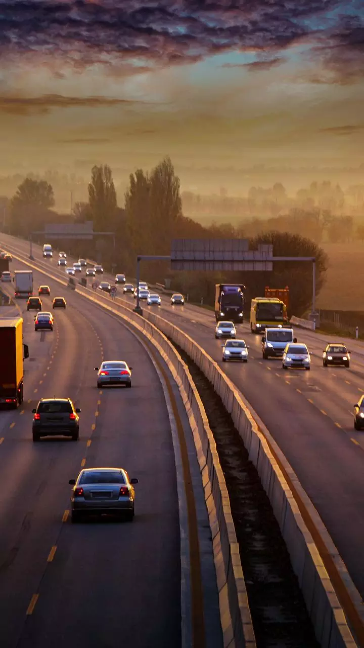 Delhi wakes up to 'very poor' air quality again