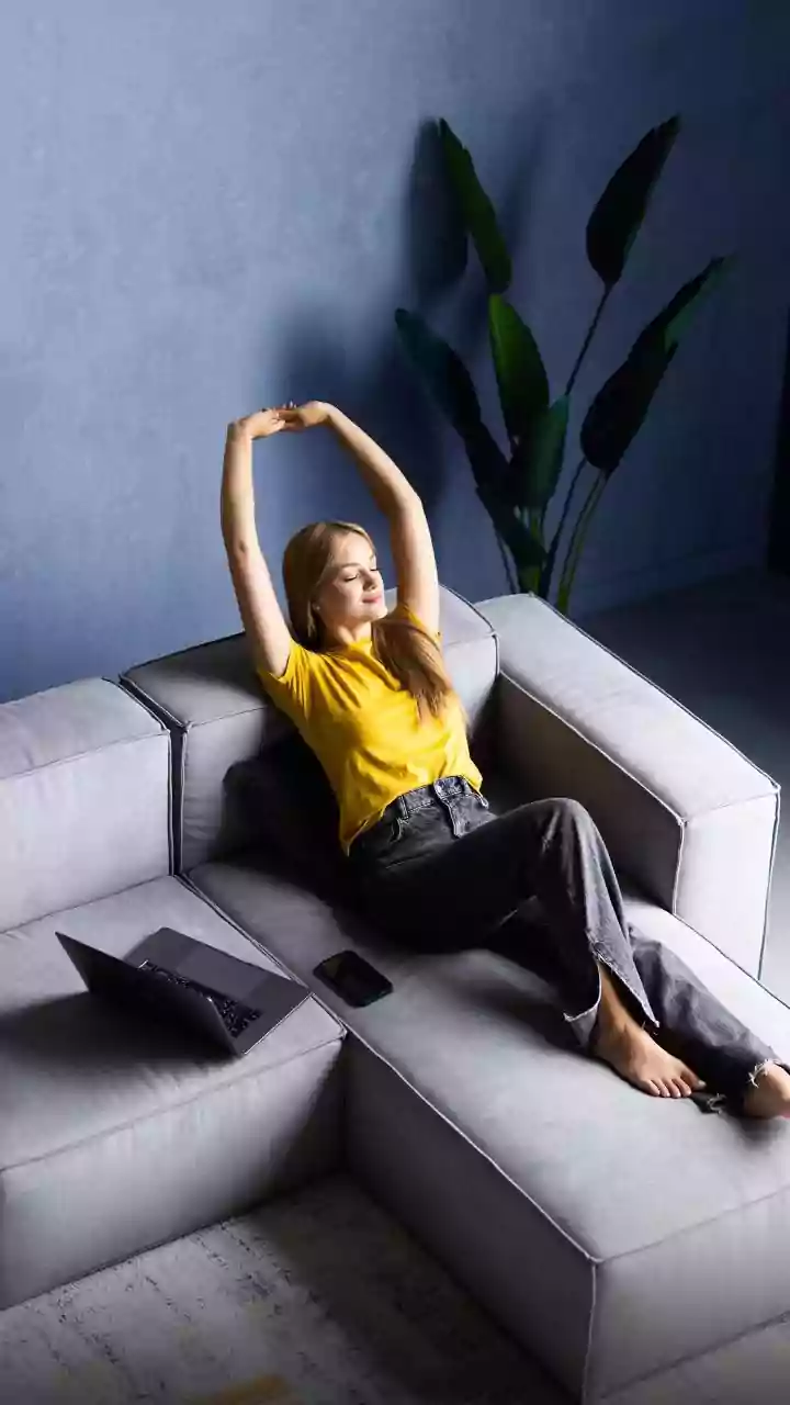 How Young Professionals Compare Renting Furniture Vs Purchasing Long Term Items