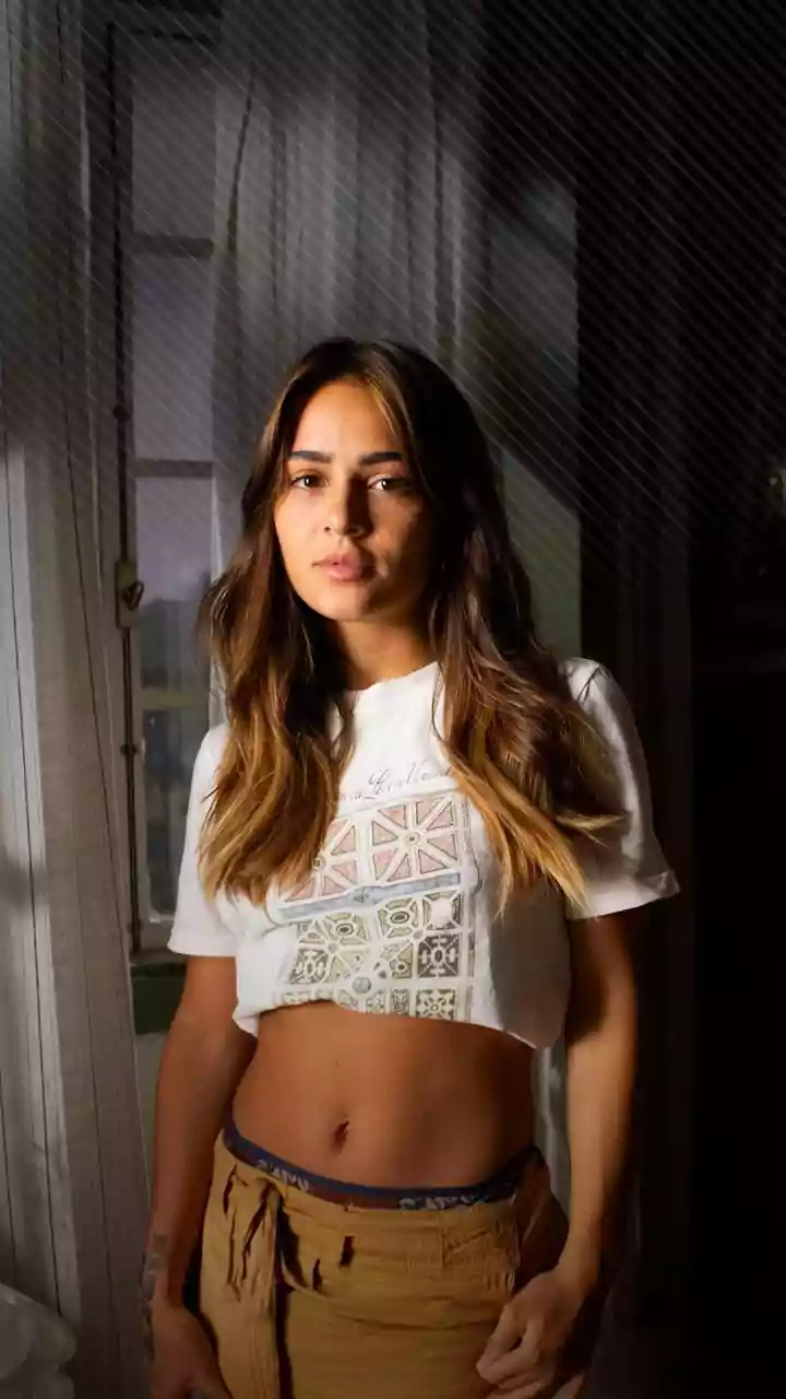 Effortless Style: Chic Crop Tops for Modern Casual Outfits