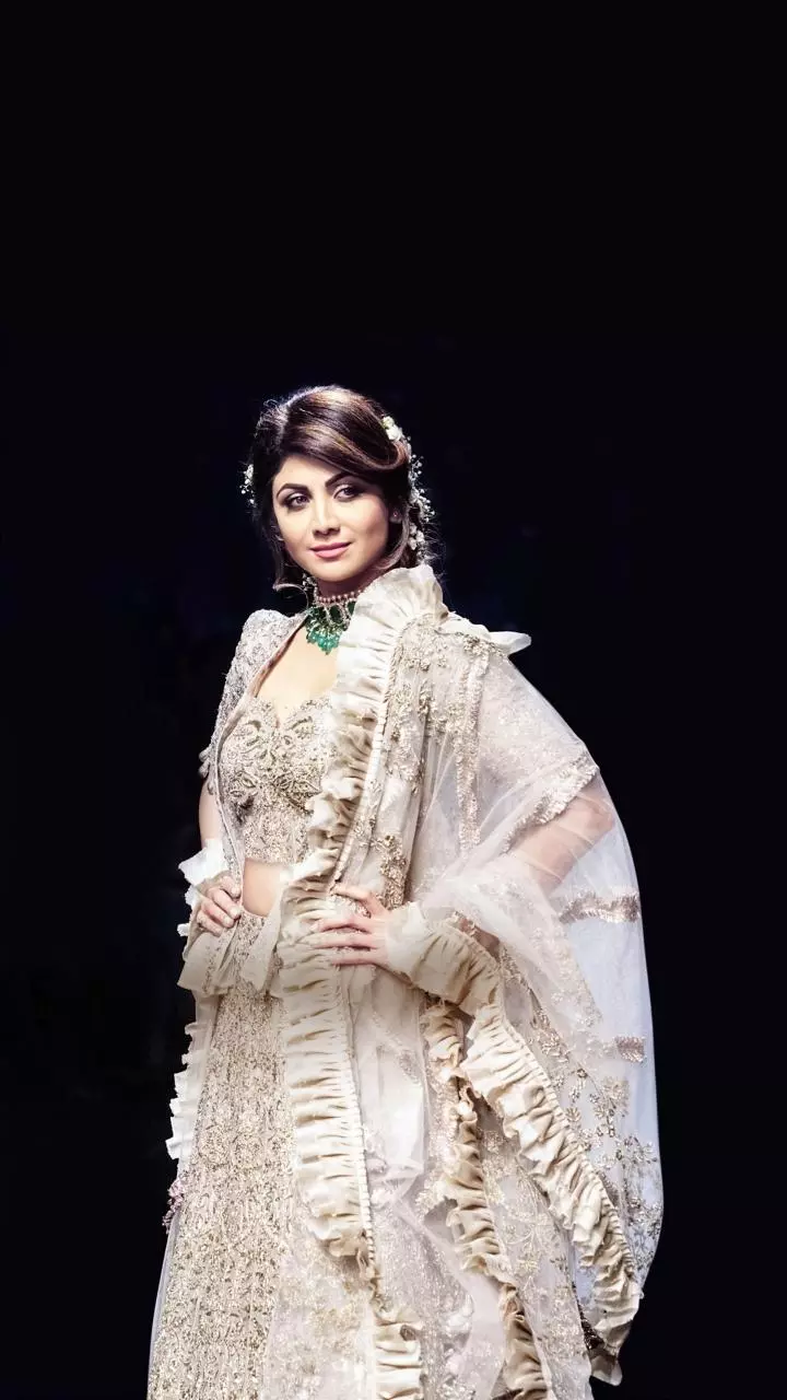 Actress Shilpa Shetty's restaurant booked for breaching operating hours