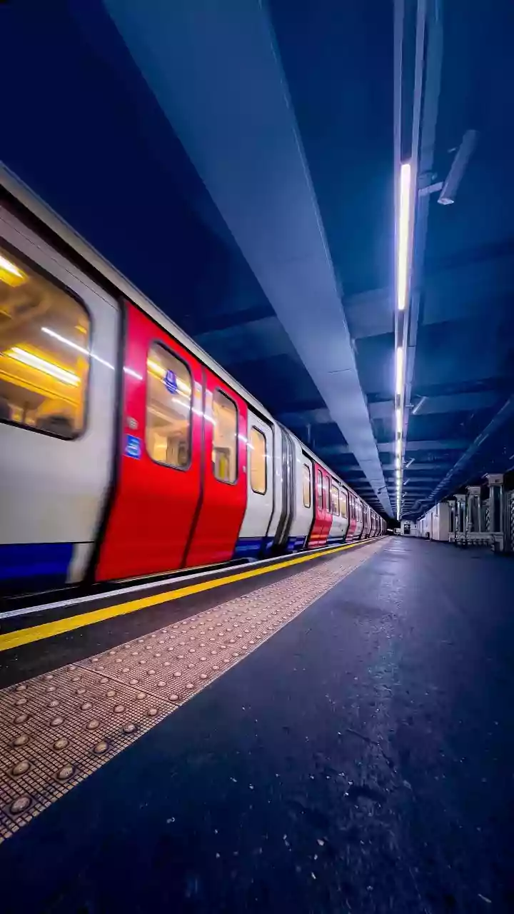 How Underground Metro Stations Absorb Airborne Dust Using Living Green Filtration Walls