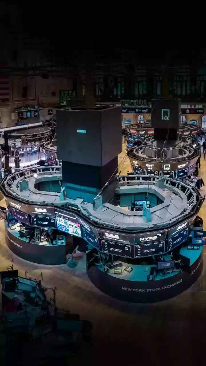 US stock market edges up as investors watch for next moves