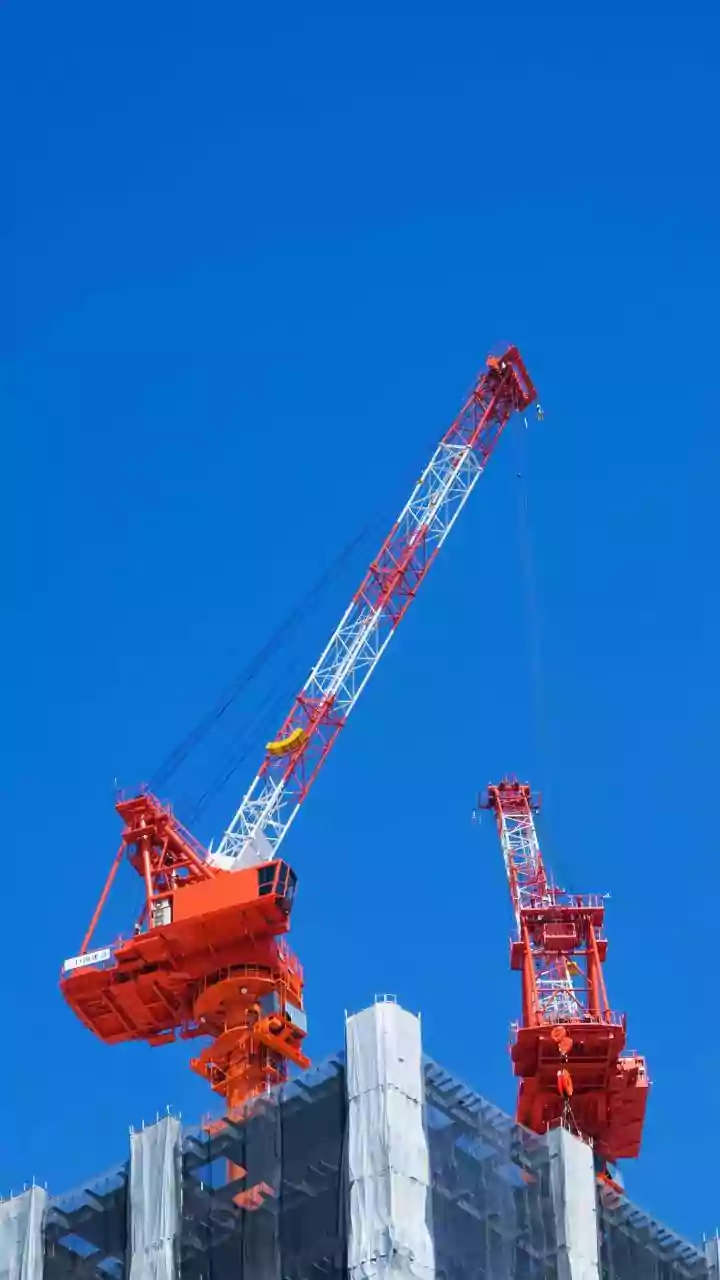 Construction crane falls on moving train in Thailand, 22 killed