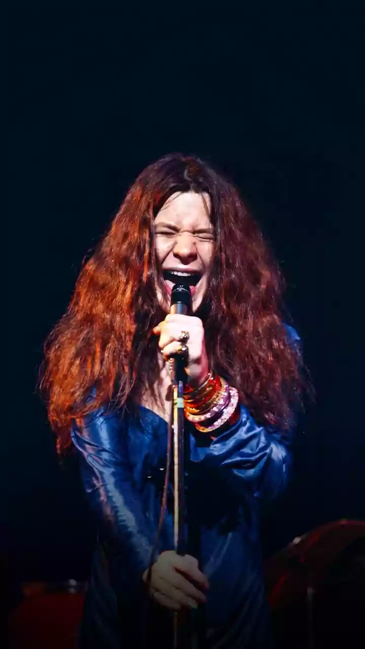 Janis Joplin é o ícone na música e na moda com o estilo boho hippie