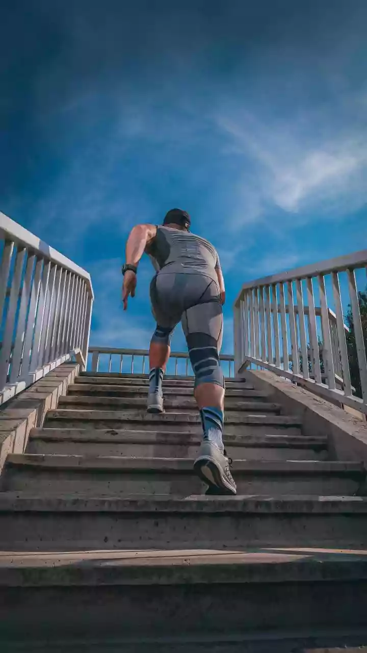 Subir escada fortalece o bumbum?