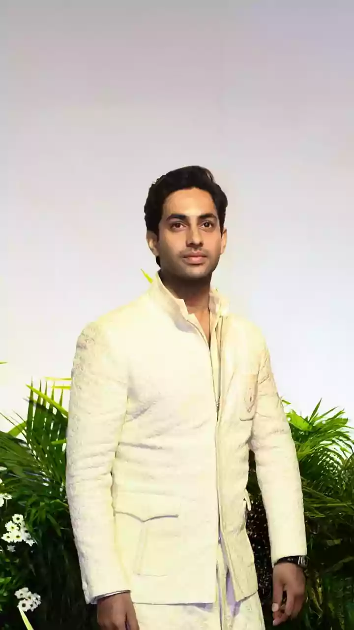 Ikkis Second Song Ban Ke Dikha Out: Agastya Nanda Unleashes Fiery Spirit Of Courage | Watch