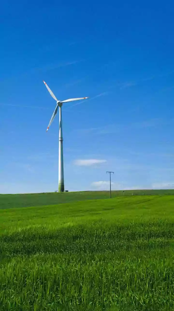 Perovskite Tandem Solar Technology High Efficiency Cells Drive Down Electricity Expenditures