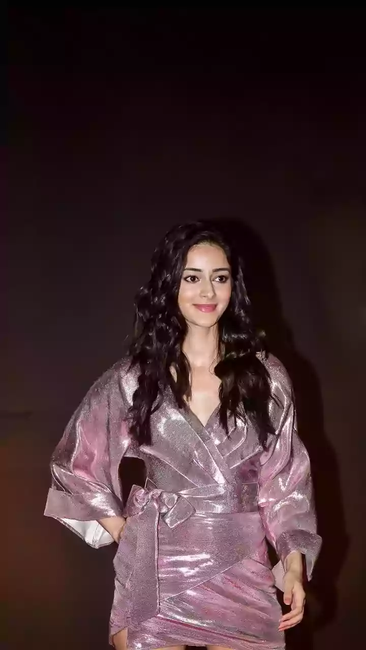 Saat Samundar: The video of TMMTMTTM actress Ananya Panday and her cousin Ahaan Panday dancing to the original version has taken the internet by st...