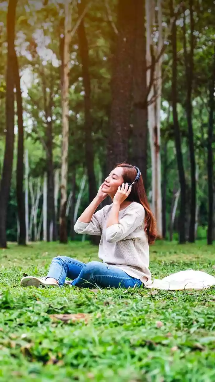 How Screen-Free Audio Storytelling Offers Relaxing Escape Options Free From Intrusive Visual Screen Advertisements