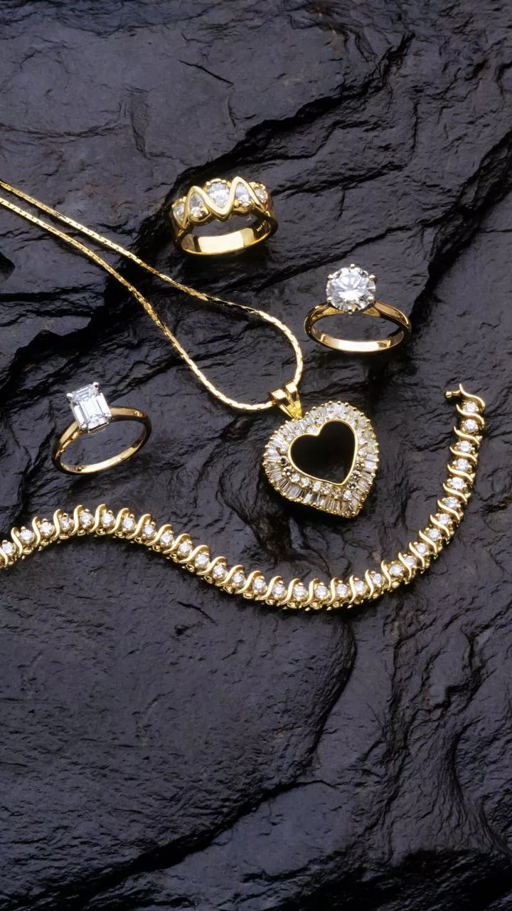 Man held for stealing valuables from train passengers; Rs 21 lakh jewellery recovered