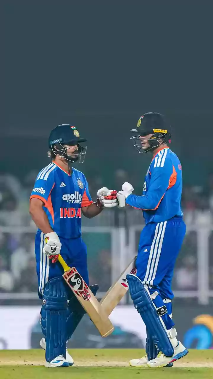 Guwahati T20I: India chase 154 off 60 balls against NZ