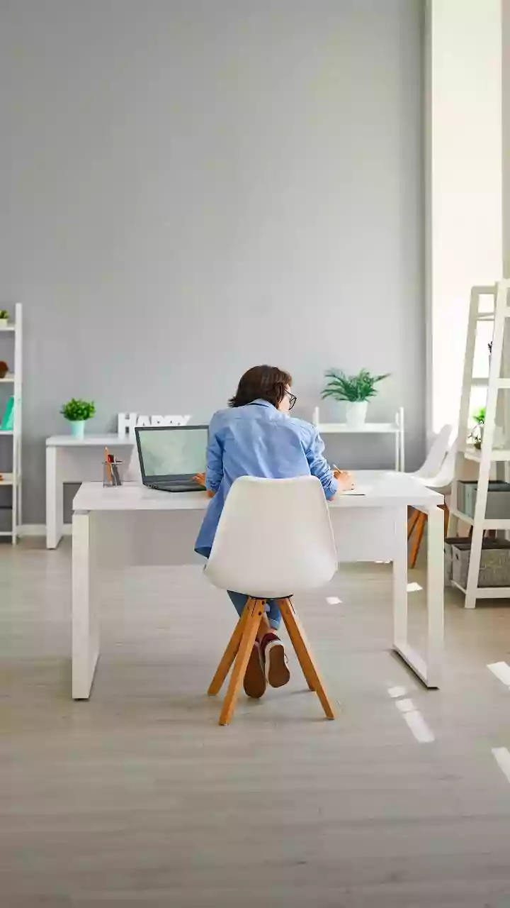 Desk Job Fitness: 4 Smart Ways to Stay Active and Healthy at Work